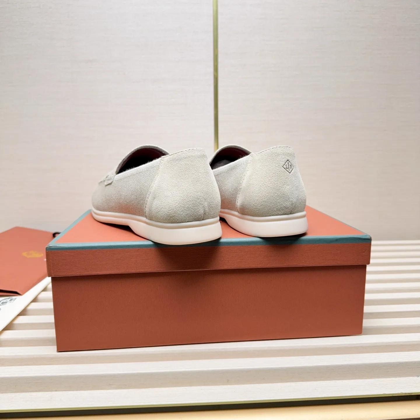Men's Men's Shoes 💰400 Loro PIana moccasins are made of wish wool fabric. The upper is made of knitted fabric, made on a loom, and then attached to a rubber sole. The Rain System's water-repellent treatment enhances the shoe's functional design, while the suede details give the shoe a sense of elegance and sophistication. Made from Wish, fine wool from Australian and New Zealand Merino sheep